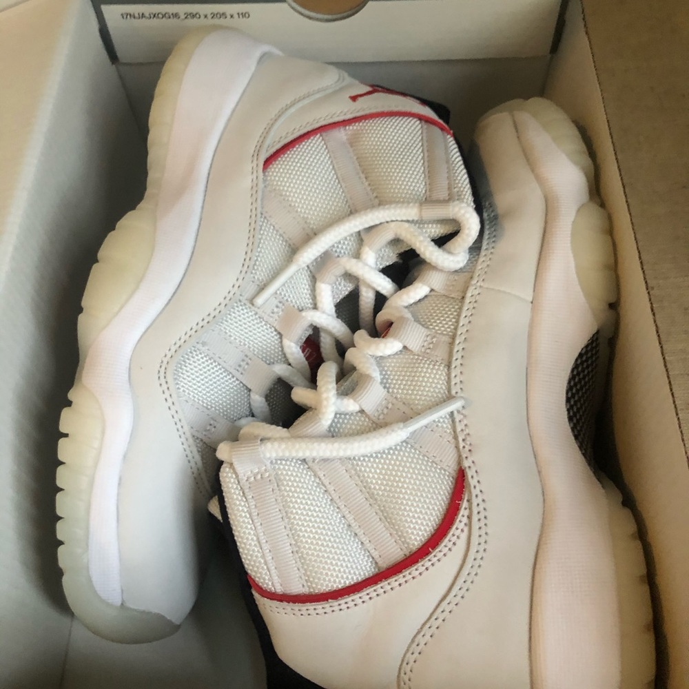 Air Jordan Retro 11 Shoes